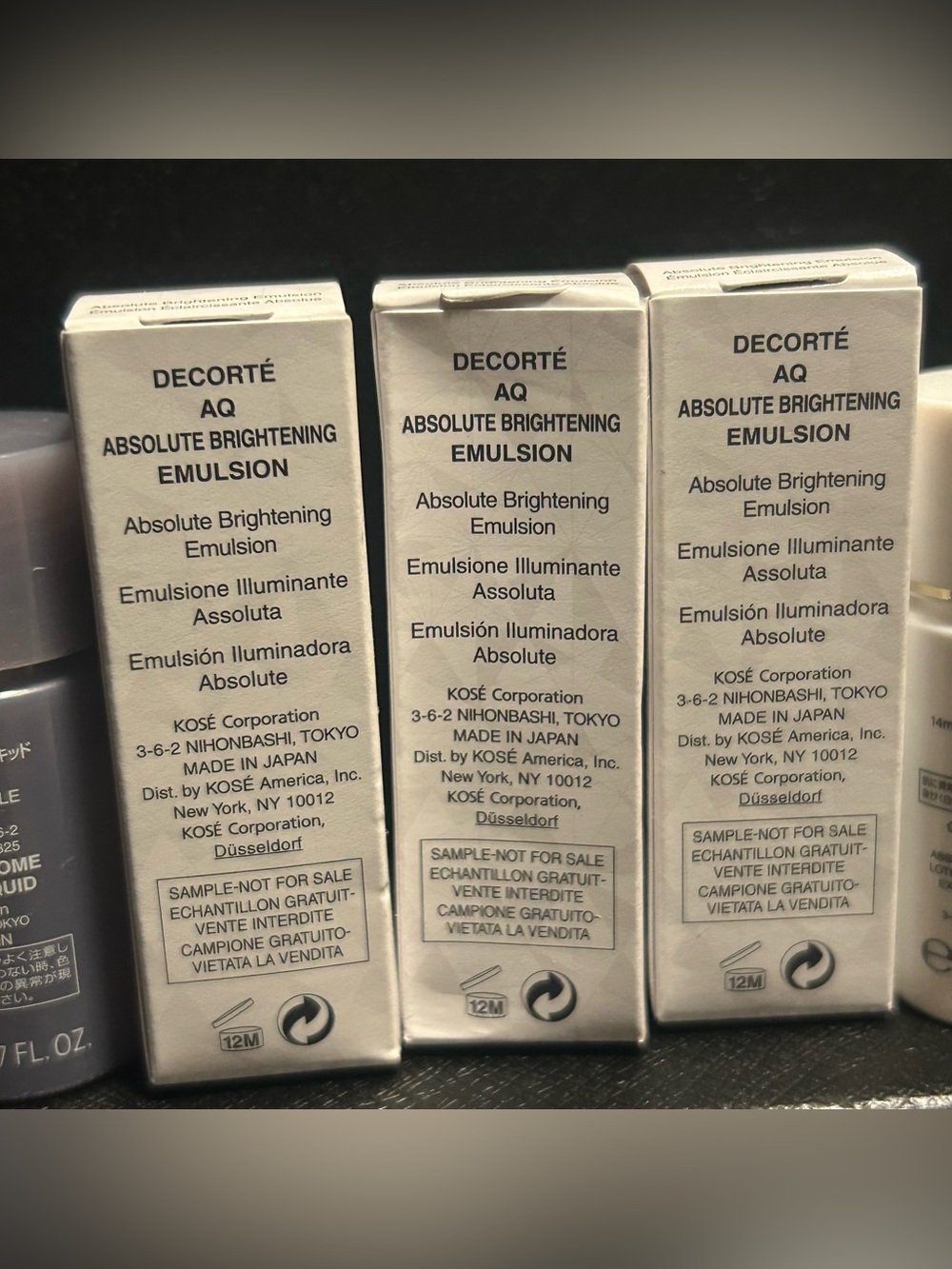 DECORTÉ AQ Absolute Brightening Emulsion + Liposome + Hydrating Lotion Set 9 Pc - Picture 8 of 10